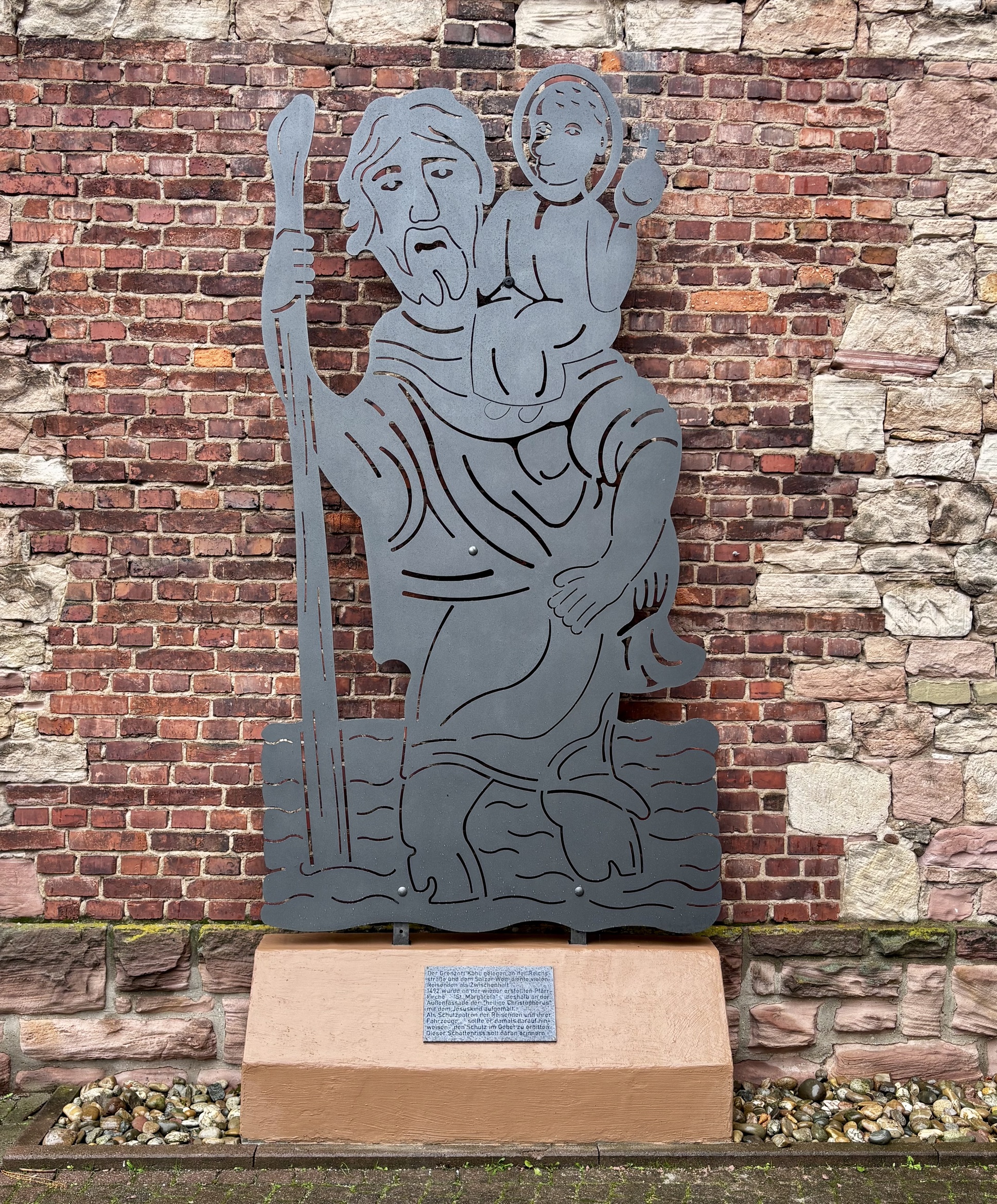 Schattenriss des Hl. Christopherus an der Pfarrkirche St. Margareta Kahl Schattenriss des Hl. Christopherus an der Pfarrkirche St. Margareta Kahl