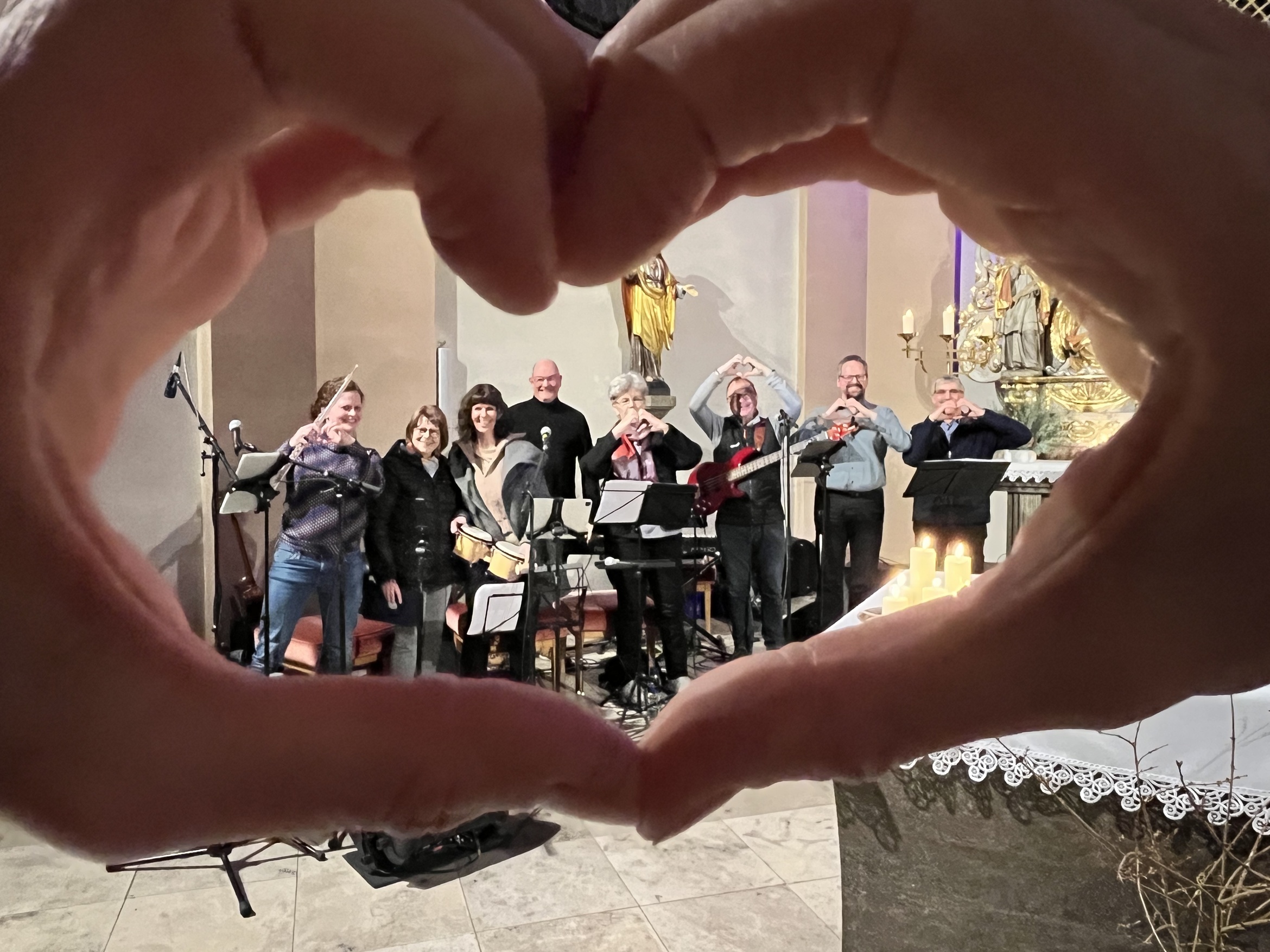 Familiengottesdienst am 3. Advent - mit der Band Sandkorn Familiengottesdienst am 3. Advent - mit der Band Sandkorn