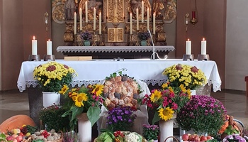 Erntedankaltar des Obst- und Gartenbauvereins Kahl