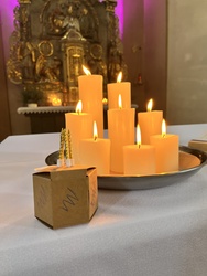 Kahl, 2. Advent - Ein Adventskranz, entstanden während der Kinderkirche
