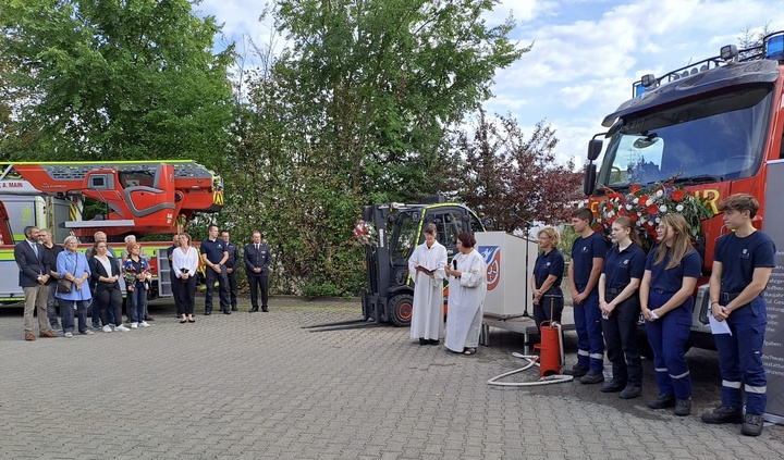 Fahrzeugweihe am "Tag der Feuerwehr" in Kahl