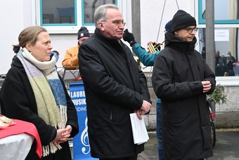 Weihnachtsandacht des Bischofs mit wohnsitz- und obdachlosen Menschen Weihnachtsandacht des Bischofs mit wohnsitz- und obdachlosen Menschen
