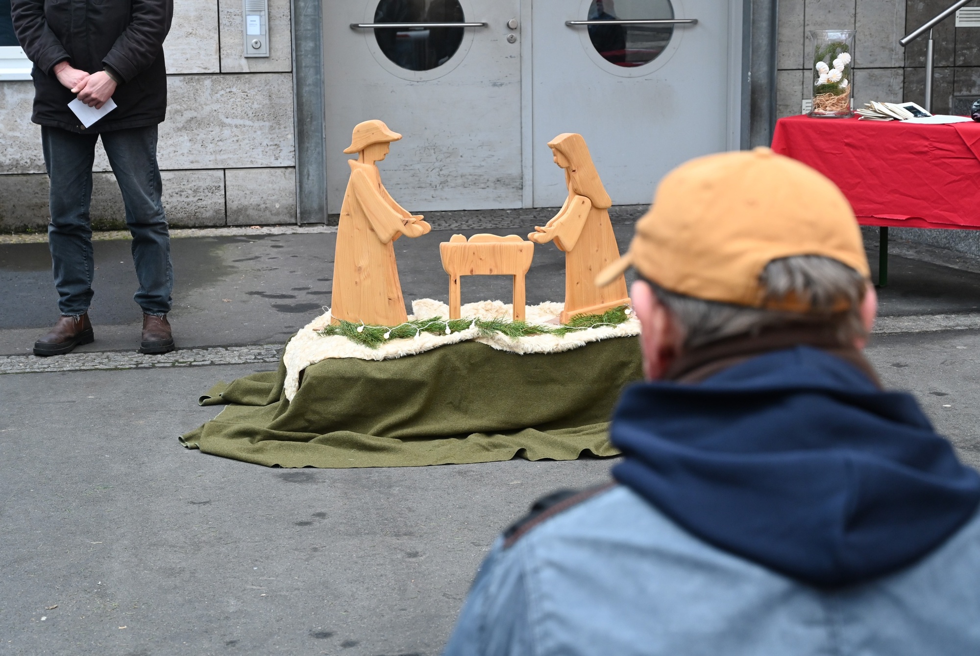 Weihnachtsandacht des Bischofs mit wohnsitz- und obdachlosen Menschen Weihnachtsandacht des Bischofs mit wohnsitz- und obdachlosen Menschen