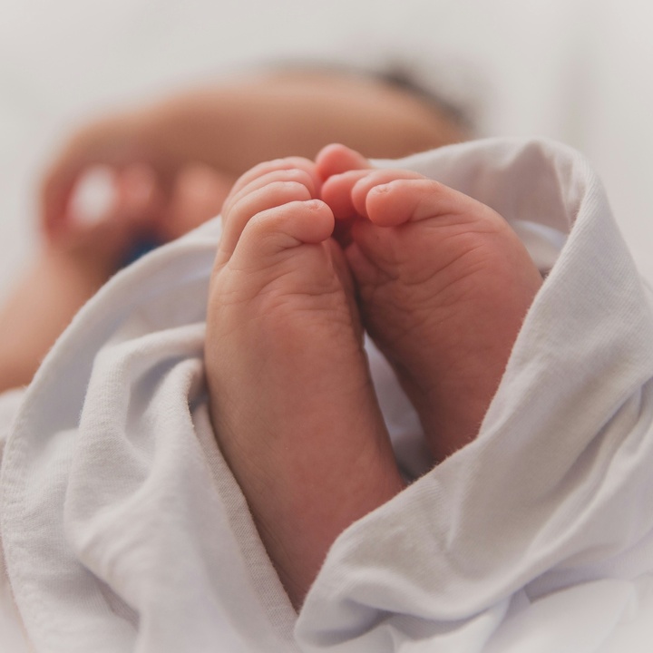 Füße eines Neugeborenen