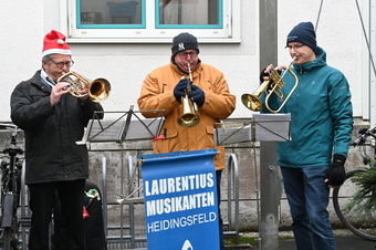 Weihnachtsandacht des Bischofs mit wohnsitz- und obdachlosen Menschen Weihnachtsandacht des Bischofs mit wohnsitz- und obdachlosen Menschen