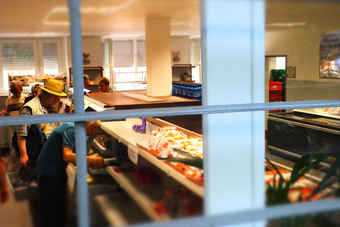 03 Kaufhaus Grenzenlos 3.jpg